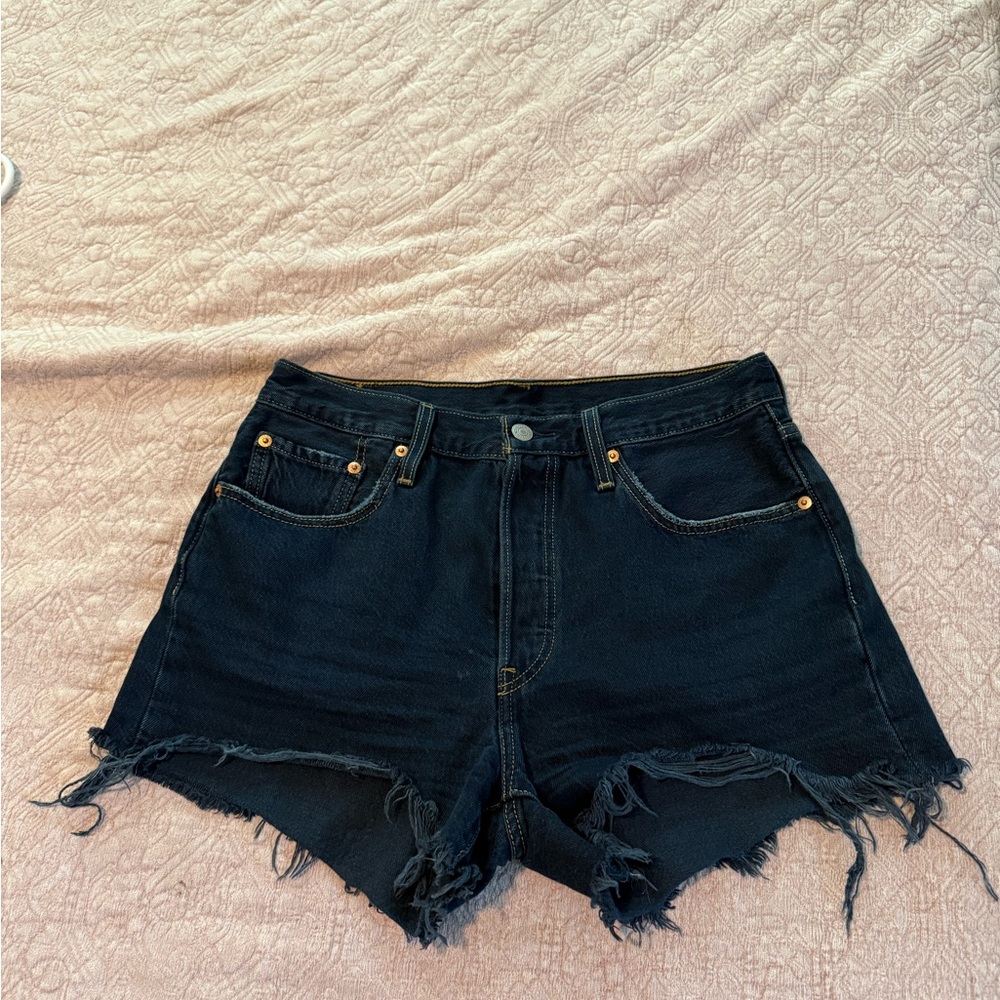 Levi's Dark Denim Daisy Dukes!
